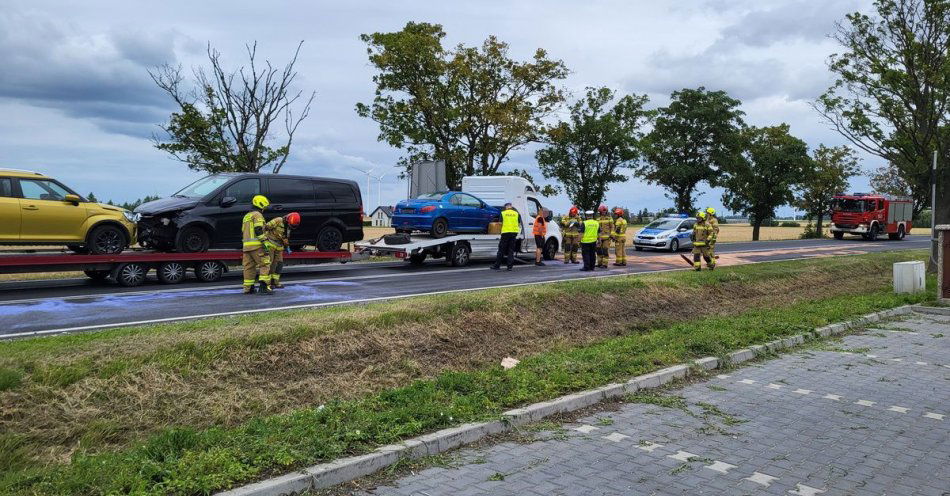 zdjęcie: Auto osobowe zderzyło się z lawetą / fot. KPP w Radziejowie