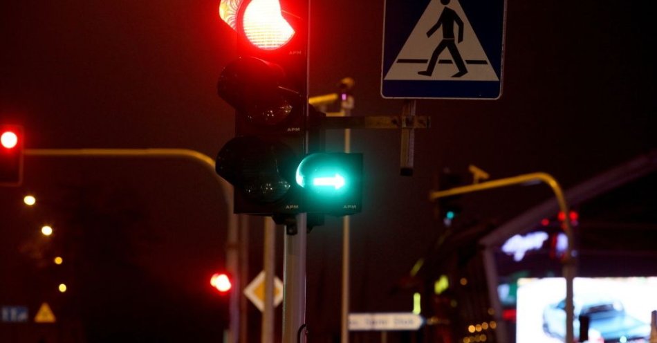zdjęcie: Prace ws. oznakowania dróg bardzo zaawansowane, możliwe zmiany dot. przejazdów kolejowych / fot. PAP