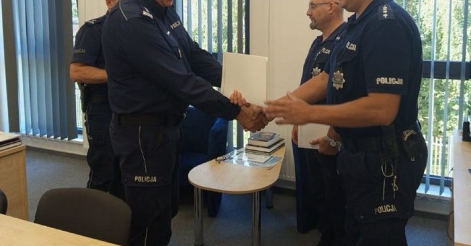 zdjęcie: Rypińska policja świętuje 20 lat służby swoich funkcjonariuszy / fot. KPP w Rypinie