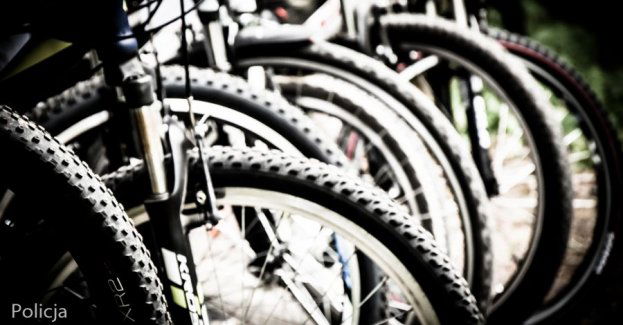 Niebezpieczne zderzenie rowerzystów. Kobieta z poważnymi obrażeniami w szpitalu