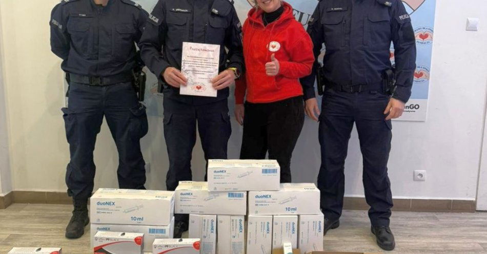 zdjęcie: Policjanci z Pakości wsparli Fundację Gramy dla Onko / fot. KPP Inowrocław