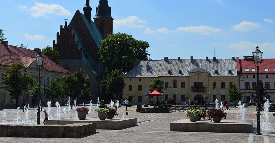 zdjęcie: Olkuscy lekkoatleci z dumą reprezentują region. Klub LA KS Olkusz rozwija młodzież i zdobywa medale / Widokowa fotografia Olkusza — miasta z bogatą tradycją sportową w lekkiej atletyce. Fot. Scotch Mist / Wikimedia Commons, CC BY-SA 4.0