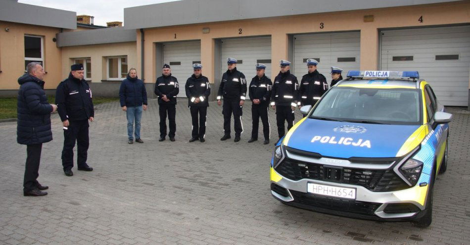 zdjęcie: Nowa kia dla makowskiej policji / fot. KPP w Makowie Mazowieckim