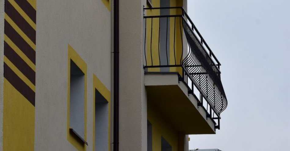 zdjęcie: Wyrzucili znajomego przez balkon. Odpowiedzą za usiłowanie zabójstwa / pixabay/5795244