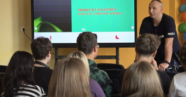 Żarscy dzielnicowi edukują w programie Bezpieczna Młodość
