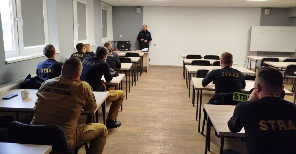 zdjęcie: Grudziądzki policjant szkolił funkcjonariuszy Straży Pożarnej / fot. KMP w Grudziądzu