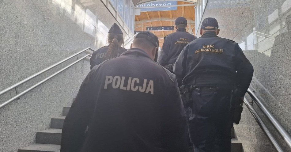 zdjęcie: Akcja RAW zwiększa bezpieczeństwo na stacjach i torach / fot. KPP w Kołobrzegu