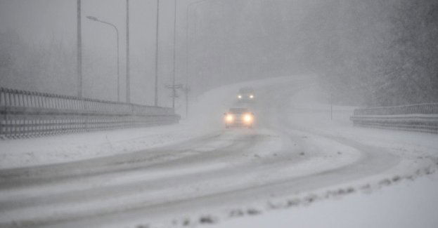 IMGW ostrzega przed intensywnymi opadami śniegu w kolejnych województwach