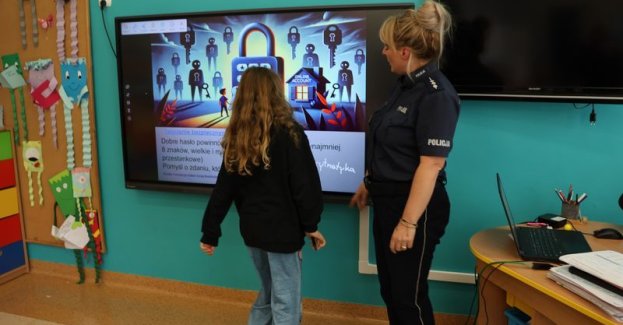 Lubińscy policjanci ruszyli z programem pn. „Internauto drogi, w internecie są duże wymogi”