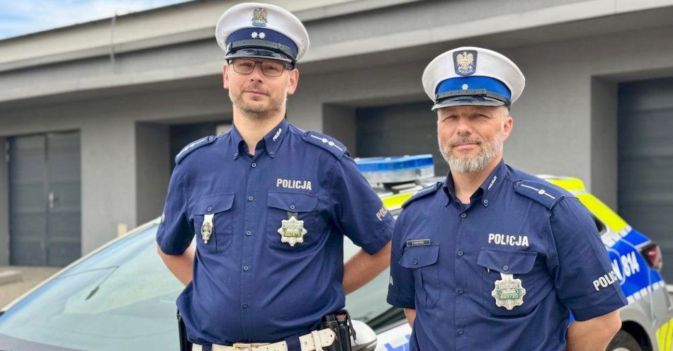 zdjęcie: Dziecko potrzebowało pilnej pomocy lekarskiej. Liczyła się każda minuta. / fot. KMP w Słupsku