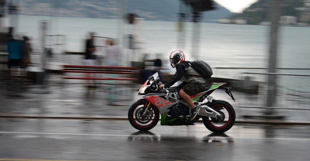 800 zł mandatu dla motocyklisty, który przekroczył dopuszczalną prędkość