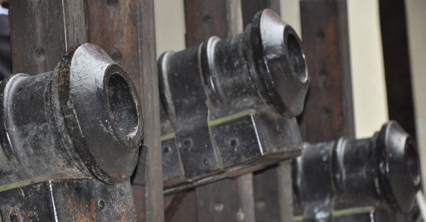 Armatnie lufy wydobyte z piwnic zamku w Lidzbarku Warmińskim