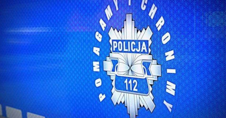 zdjęcie: Mężczyzna potrzebował pomocy. Pomogli mu ostrołęccy policjanci / fot. KMP w Ostrołęce