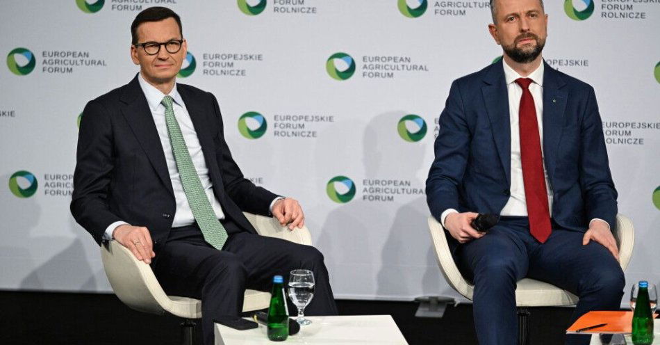 zdjęcie: Kosiniak-Kamysz: deklaracja wsparcia projektu PSL „SAFE 0 proc.” przez Morawieckiego oznacza, że jest dobry / Jasionka, 01.04.2026. Wiceprezes PiS Mateusz Morawiecki (L) oraz wicepremier, minister obrony narodowej Władysław Kosiniak-Kamysz (P) podczas debaty „Bezpieczna Polska” w trakcie Europejskiego Forum Rolniczego 2026 w Jasionce, 1 bm. Główny punkt wydarzenia stanowią dyskusje polityczne i eksperckie, w tym debata o bezpieczeństwie państwa w kontekście sytuacji geopolitycznej. (jm) PAP/Darek Delmanowicz