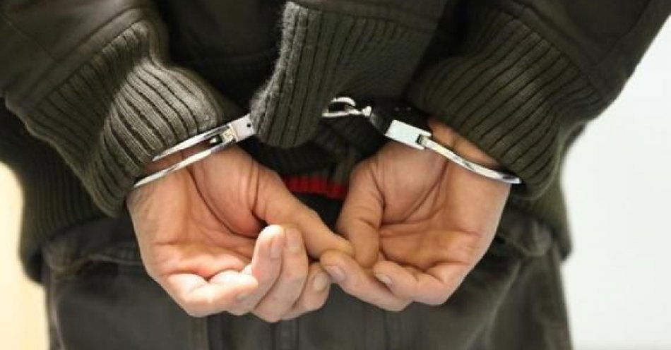 zdjęcie: Policjanci zatrzymali kobietę, która ukradła portfel / fot. KPP Jarocin