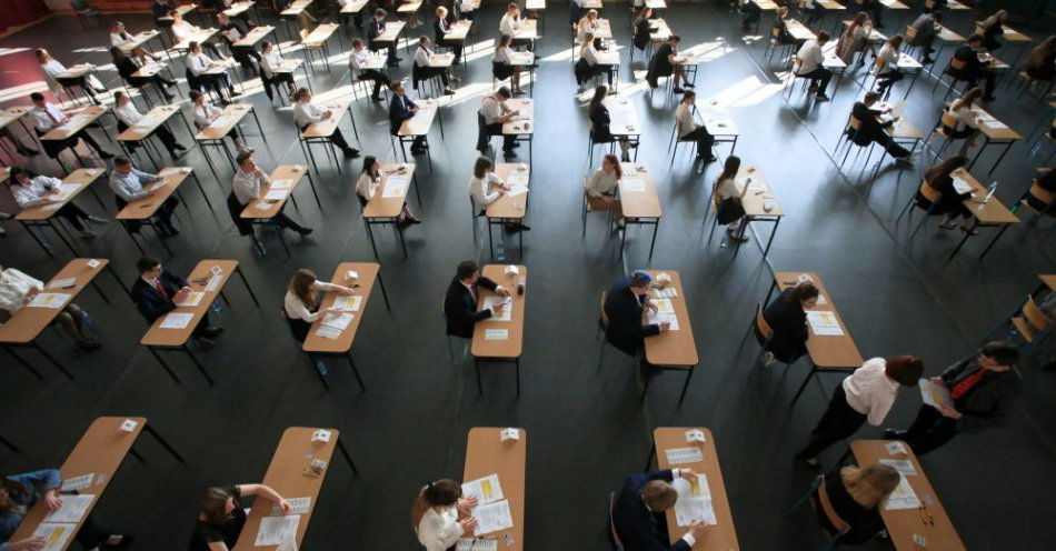 zdjęcie: Rozpoczął się egzamin maturalny z matematyki na poziomie podstawowym / fot. PAP