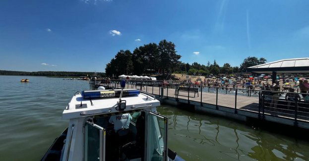 Bydgoscy wodniacy każdego dnia dbają o bezpieczeństwo wypoczywających nad akwenami