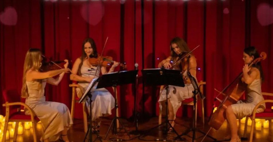 zdjęcie: Koncert przy świecach: Koncert Walentynkowy / kupbilecik24.pl / Koncert przy świecach: Koncert Walentynkowy