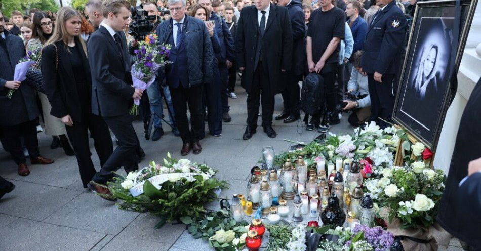 zdjęcie: Prokuratura wszczęła śledztwo w sprawie zabójstwa na kampusie UW / fot. PAP
