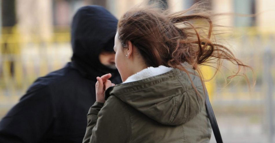 zdjęcie: Silny wiatr w całym kraju, spokojniej jedynie na południu / fot. PAP