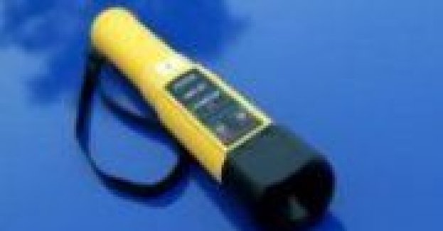 Nietrzeźwa 46-latka jechała Volkswagenem krajówką bez włączonych świateł. Została obywatelsko ujęta przez innego kierowcę.