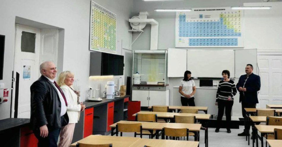 zdjęcie: Nowoczesna sala chemiczna w III LO już otwarta / fot. UM Grudziądz