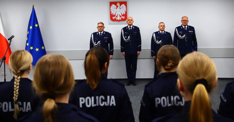 zdjęcie: 73 nowych policjantów złożyło ślubowanie w Radomiu / fot. KPP w Żurominie