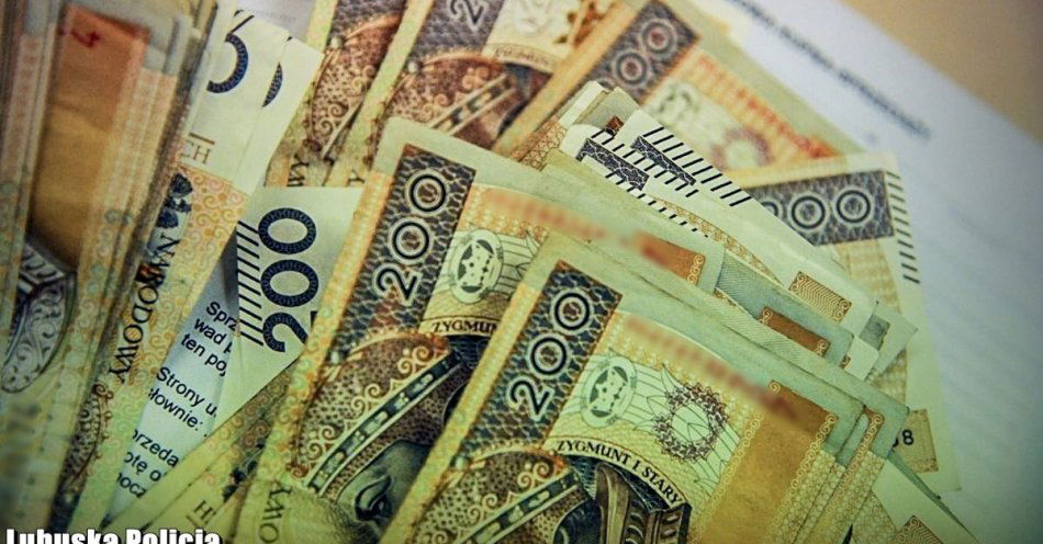 zdjęcie: Miała zarobić na zdalnej pracy, a straciła ponad 4 tysiące złotych / fot. KPP Krosno Odrzańskie