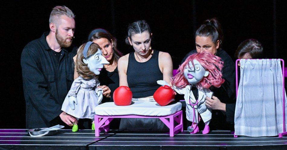 zdjęcie: Monika Pyrek zaprasza na niezwykły spektakl teatralny. Historia małej pięściarki wzrusza i uczy / fot. Paweł Skraba