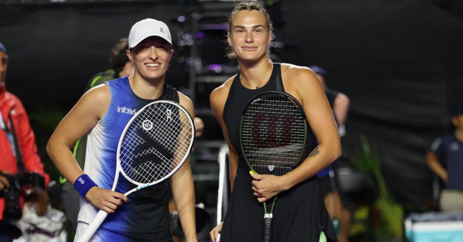 zdjęcie: WTA Finals - półfinał Świątek z Sabalenką przełożony na niedzielę / fot. PAP