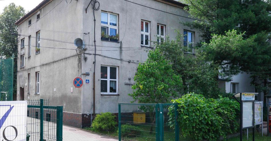 zdjęcie: Aktywne wakacje w KZGM - remonty budynków z 77 mieszkaniami / fot. nadesłane