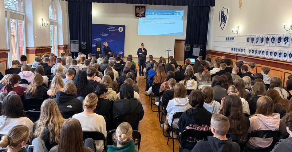 zdjęcie: Debata w Sławnie o hejcie i cyberzagrożeniach wśród młodzieży / fot. KPP w Sławnie