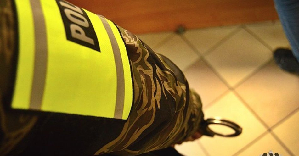 zdjęcie: Tym razem dwóch zatrzymanych przez wałbrzyskich policjantów poszukiwanych za niealimentację. Jeden dzisiaj trafi za kraty aresztu / fot. KMP w Wałbrzychu