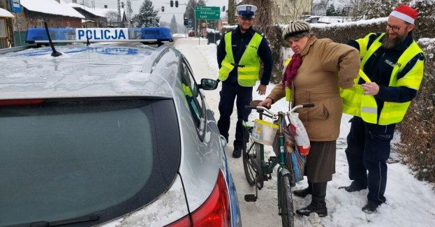 ,Odblaskowe Mikołajki z koluszkowskimi policjantami