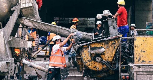 Słynne, zabetonowane auto zniknęło z remontowanej ulicy