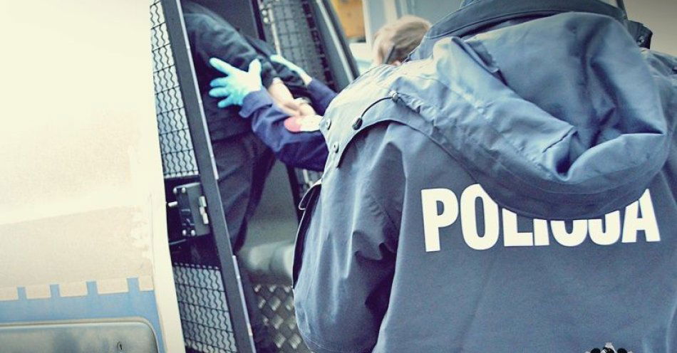 zdjęcie: Obaj byli poszukiwani, jeden z nich listem gończym, i trafią teraz za kraty więzienia. / fot. KMP w Wałbrzychu
