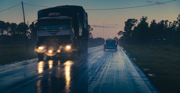 Poważne utrudnienia w ruchu po zderzeniu ciężarówek na Drogowej Trasie Średnicowej