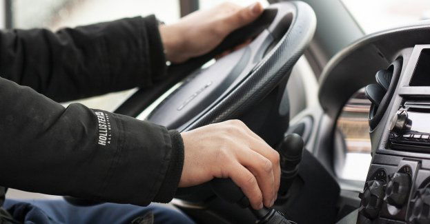 Zasnął za kierownicą i wjechał w inny pojazd