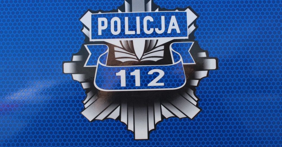 zdjęcie: Policjanci uratowali 32 letniego mężczyznę przed wychłodzeniem / fot. KPP w Tomaszowie Mazowieckim