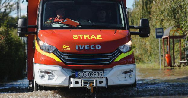 Trudna sytuacja szpitala w Nysie; pacjenci ewakuowani na pontonach i łodziach