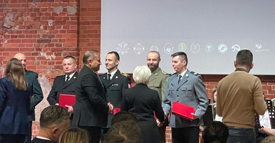 zdjęcie: Bohater z Bełchatowa uratował życie z narażeniem / fot. KPP w Bełchatowie