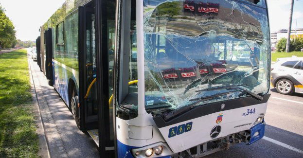 Zderzenie autobusów na al. Bora-Komorowskiego; sześć osób rannych