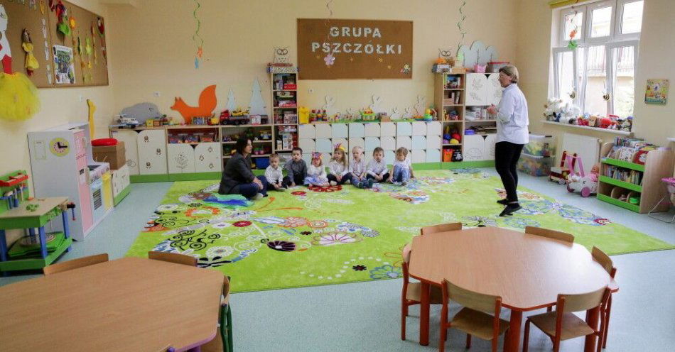 zdjęcie: Związki przeciwne zatrudnianiu w przedszkolach nienauczycieli do prowadzenia wszystkich zajęć / fot. PAP