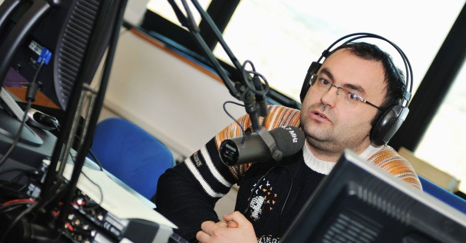 zdjęcie: OFF Radio Kraków rezygnuje ze sztucznej inteligencji, wraca do formuły radia muzycznego / v11611671