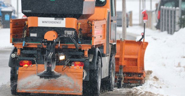 W Wielkopolsce zrobiło się biało; na drogi i ulice wyjechał sprzęt odśnieżający