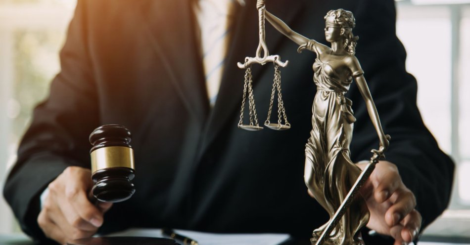 zdjęcie: Adwokat oskarżony m.in. o przestępstwa seksualne i oszustwo / v22657217