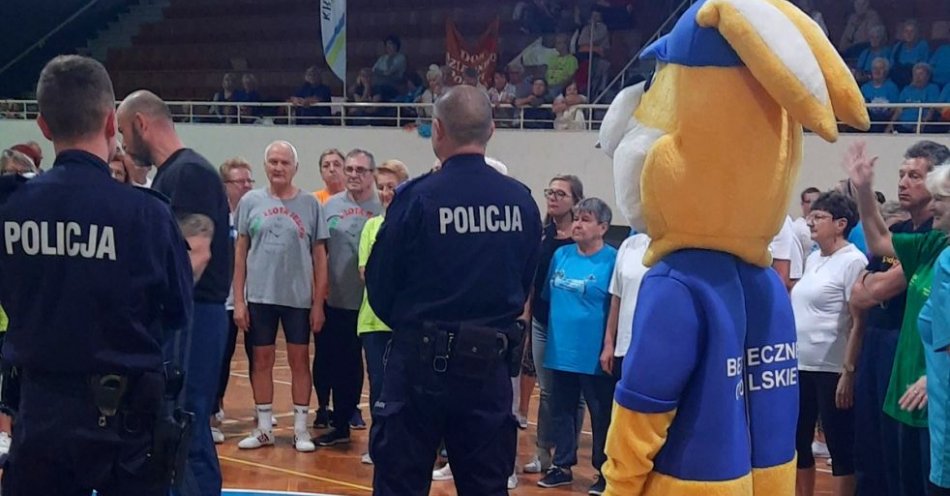 zdjęcie: Policjanci na Olimpiadzie Seniora / fot. KPP Krapkowice