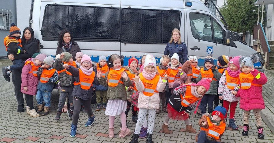 zdjęcie: Przedszkolaki zwiedziły komendę policji w Policach / fot. KPP w Policach