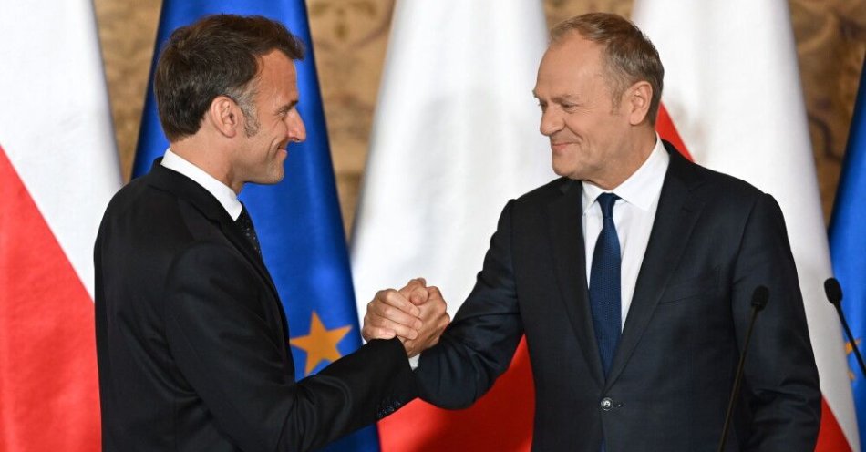 zdjęcie: Tusk na konferencji z Macronem: w trudnych czasach Europa potrzebuje maksymalnej jedności / Gdańsk, 20.04.2026. Premier Donald Tusk (P) i prezydent Francji Emmanuel Macron (L) podczas konferencji prasowej w Dworze Artusa w Gdańsku, 20 bm. Politycy wzięli udział w I Polsko-Francuskim Szczycie Międzyrządowym. Spotkanie realizuje postanowienia Traktatu o wzmocnionej współpracy i przyjaźni między Polską a Francją, podpisanego 9 maja 2025 r. w Nancy. Rozmowy będą dotyczyć m.in. relacji dwustronnych Polski i Francji, wyzwań dla bezpieczeństwa w Europie, a także relacji sojuszniczych i transa