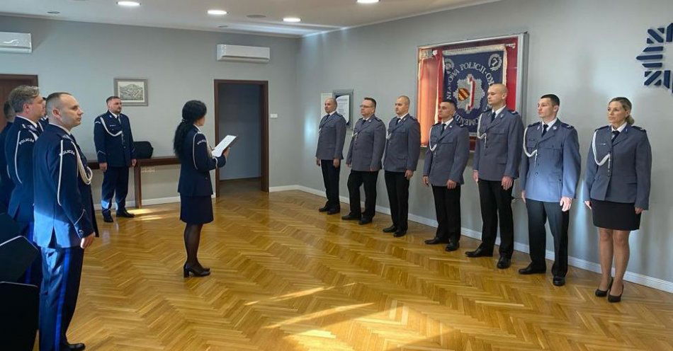 zdjęcie: Mianowanie na wyższe stopnie policyjne to zaszczyt i docenienie zaangażowania policjantów w wykonywanie obowiązków służbowych / fot. KPP w Kłodzku